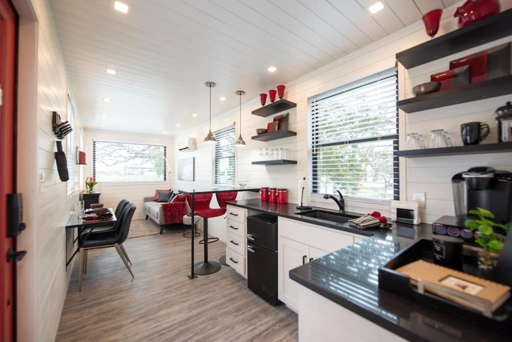 The Merlot House-Container Home 12 Min To Magnolia Bellmead Kültér fotó